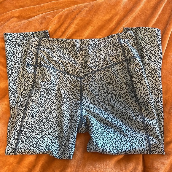 Nike Dri-Fit Patterned Half Tights - Picture 3 of 5